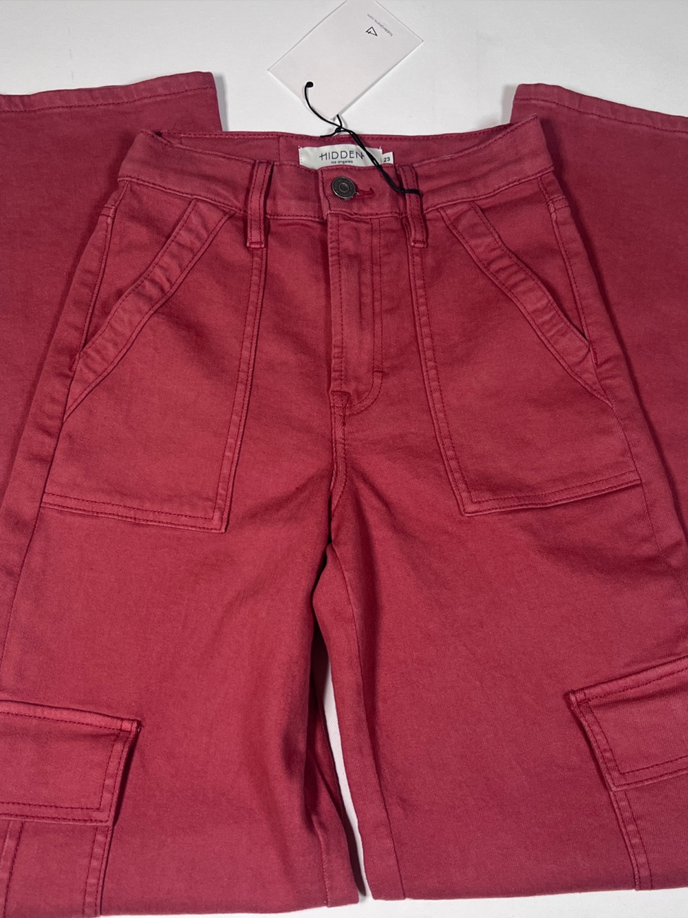 NWT Hidden Denim Logan Cargo Jean in Red Rust 23